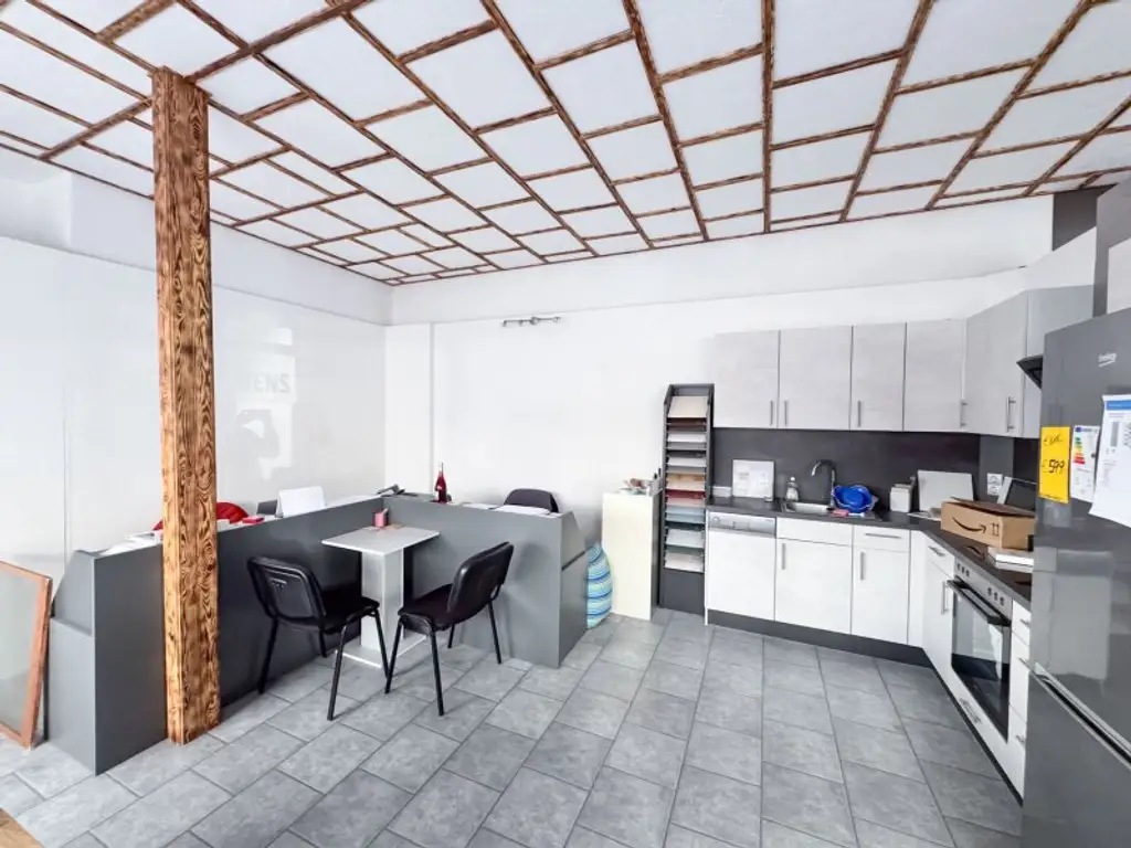 86 m2 für Atelier, Einzelhandel, Studio, Büro etc. im EG zu verkaufen! Zwei StraßenzugängeWattgasse!