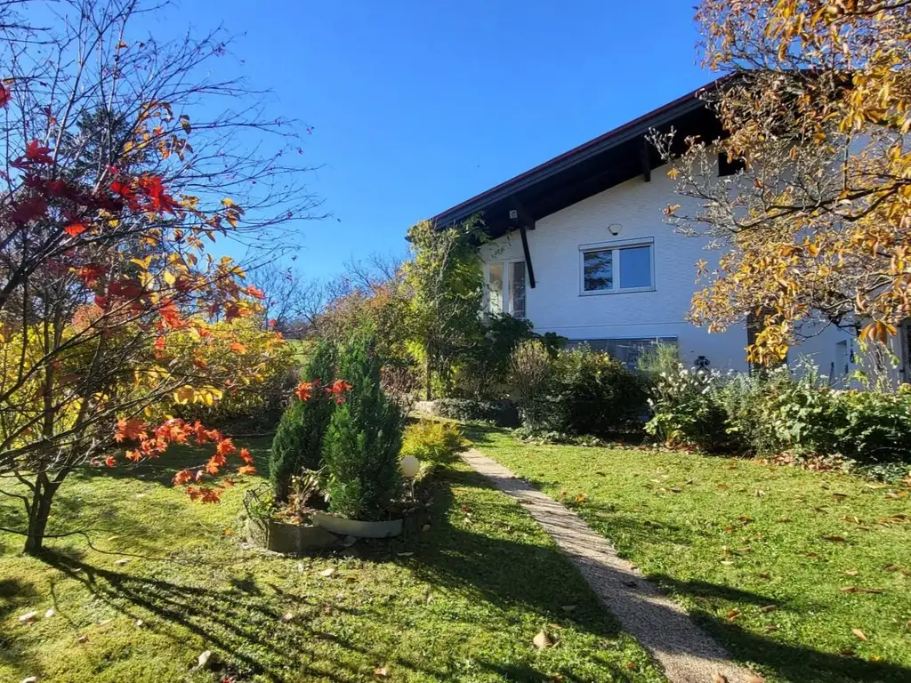 MASSIVHAUS MIT IDYLLISCHEM GARTEN IN SCHÖNER HÖHEN-AUSSICHTSLAGE