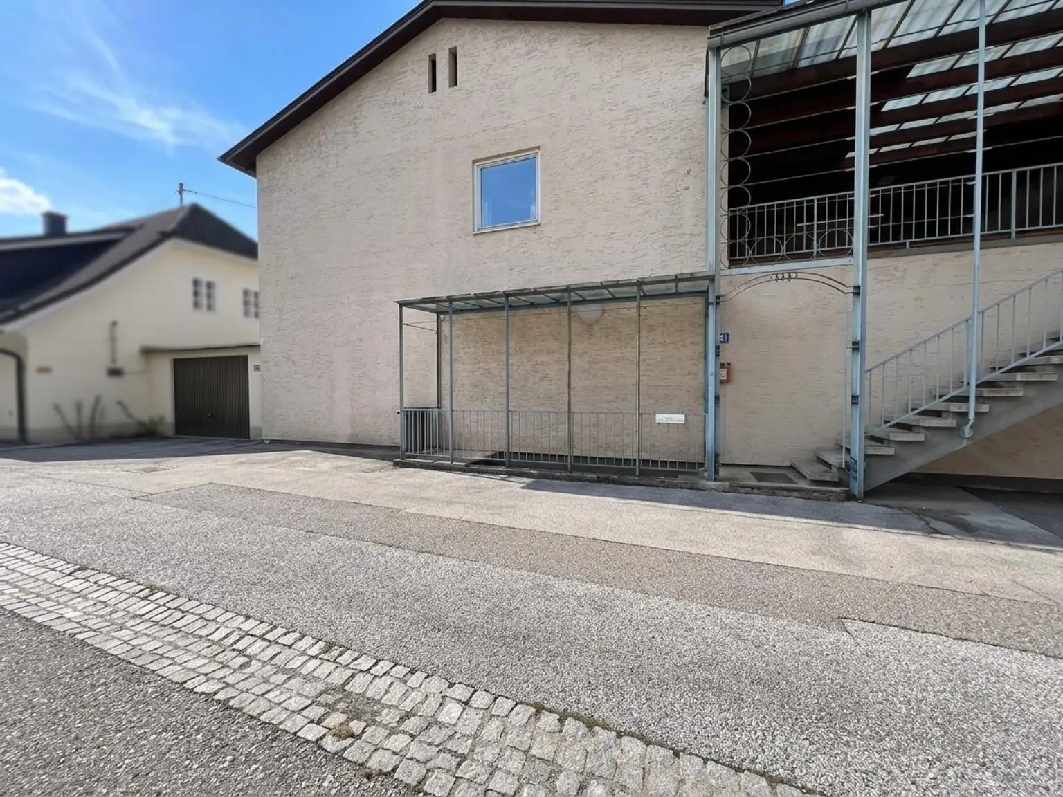 Rückansicht Immobilie