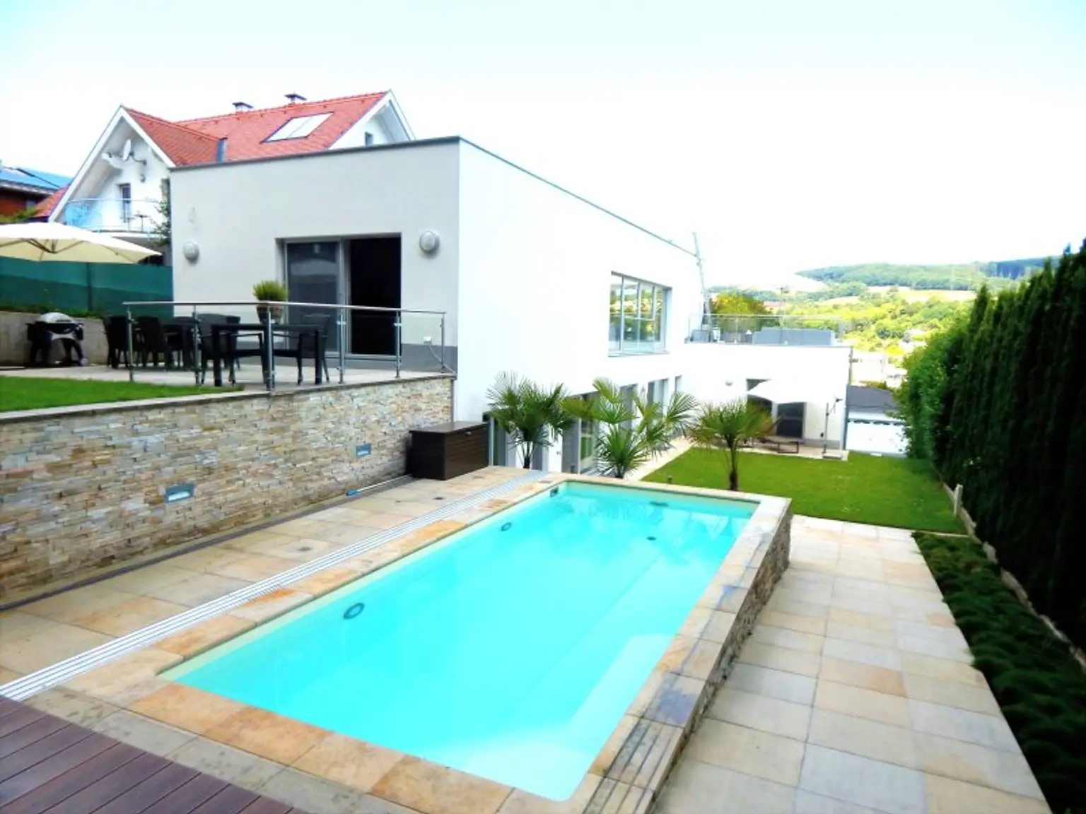 "Wohntraum" Villa mit Pool - Fernblick und direkten Zugang zum Wald