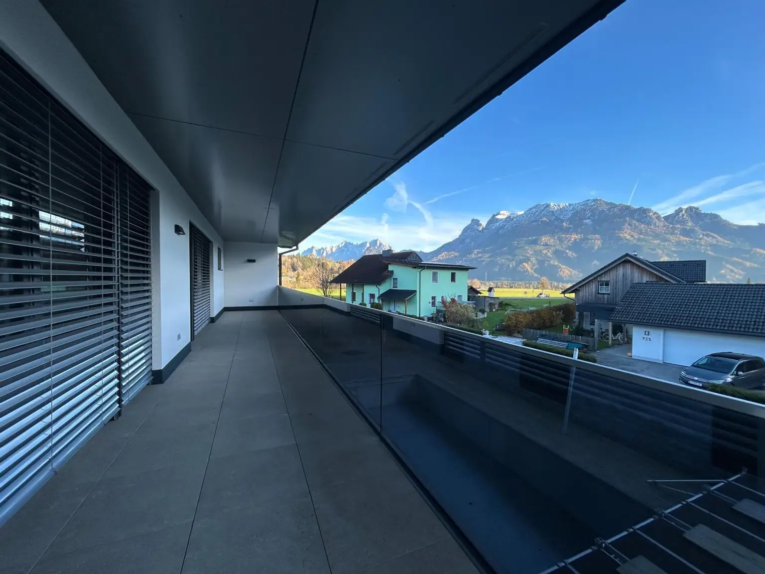 großzügiger Balkon OG