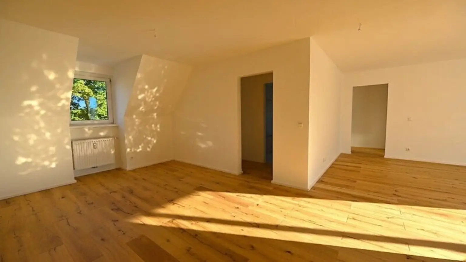 Blick Richtung Esszimmer, Sanitärräume