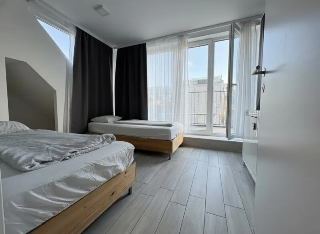 Exklusive Dachgeschoss-Wohnung: 4 Zimmer & 3 Terrassen (Heizkosten inkl.)