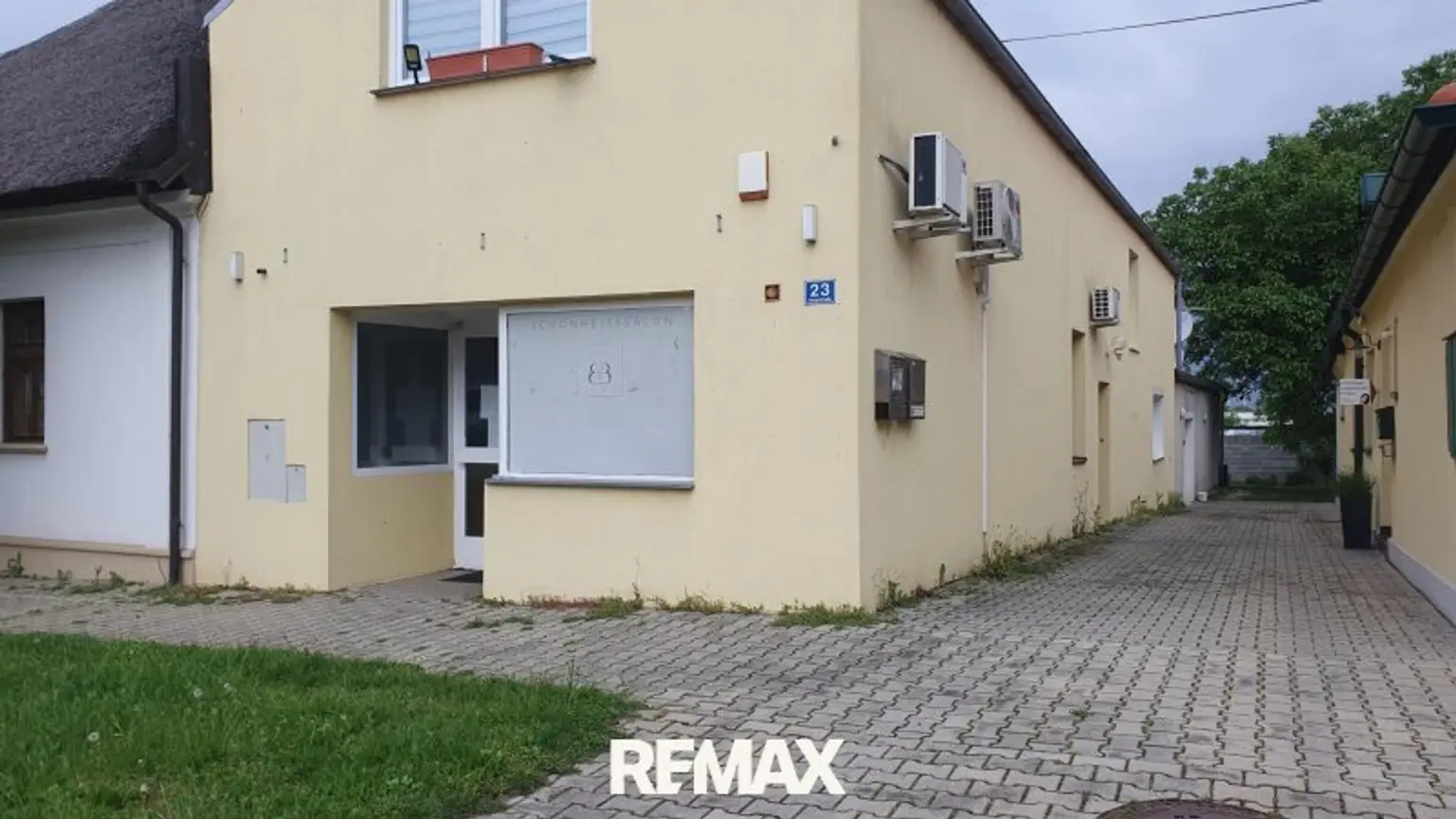 1. Geschäftslokal Parndorf