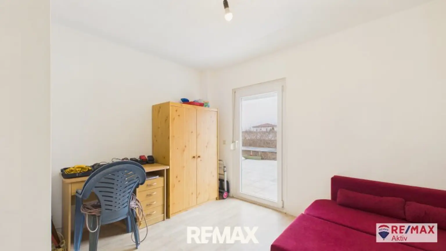 Einzugsbereites Haus mit großer Garage und großem Grundstück