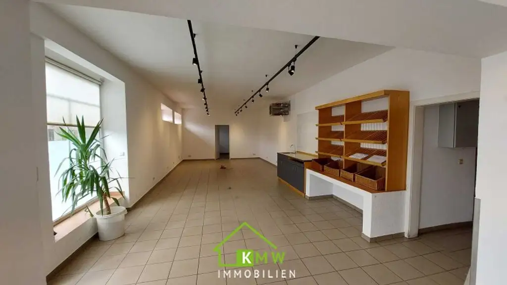 Geschäftslokal/Büro/Praxis/Lager mit guter Anbindung