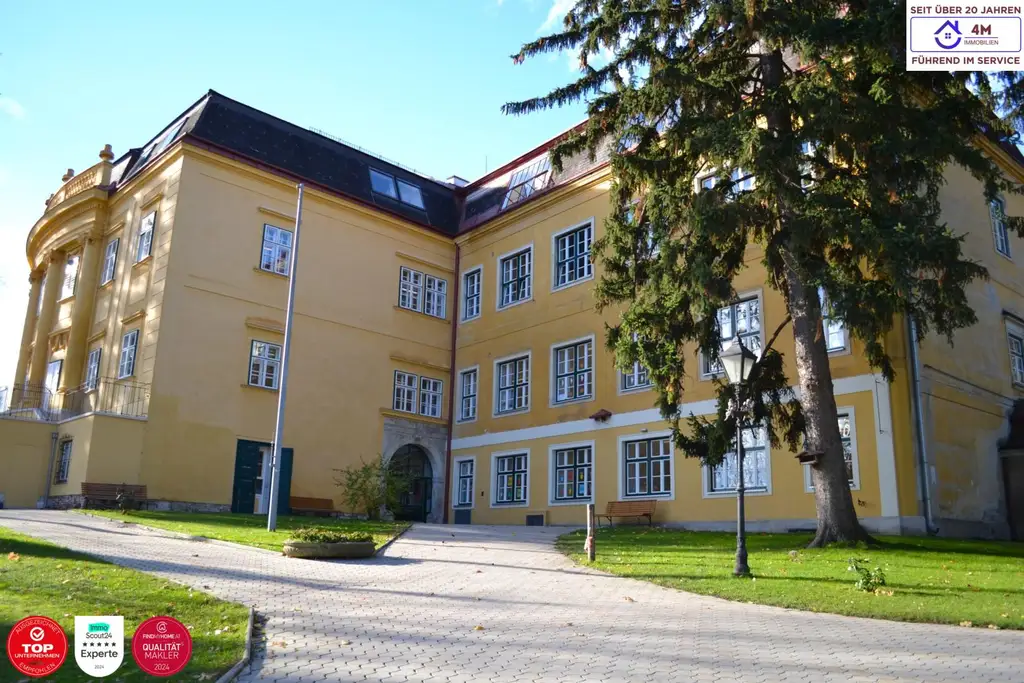 Exklusiv eingerichtete Villa mit orientalischem Hauch in absoluter Ruhelage in einer der begehrtesten Wohnlagen des südwestlichen Wienerwalds