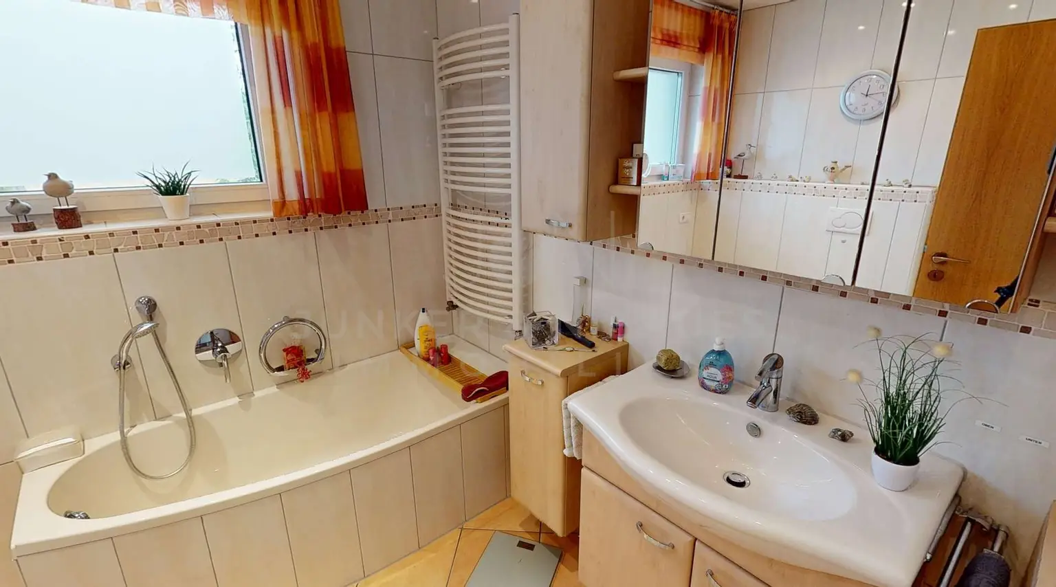 Dusch- und Wannenbad EG