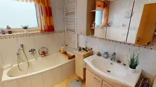 Dusch- und Wannenbad EG