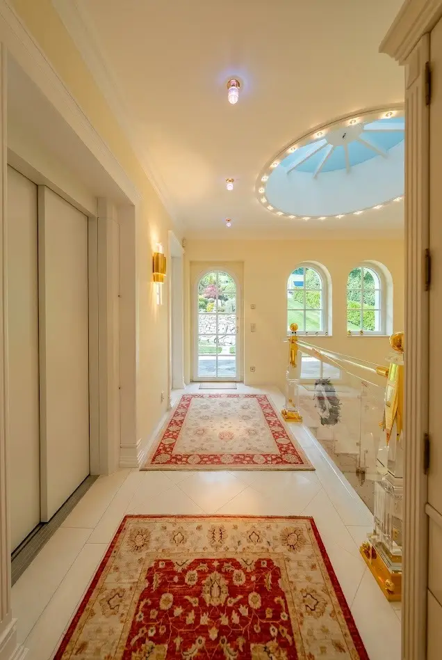 Traumhafte Villa mit Indoor Pool + großem Garten zu verkaufen!