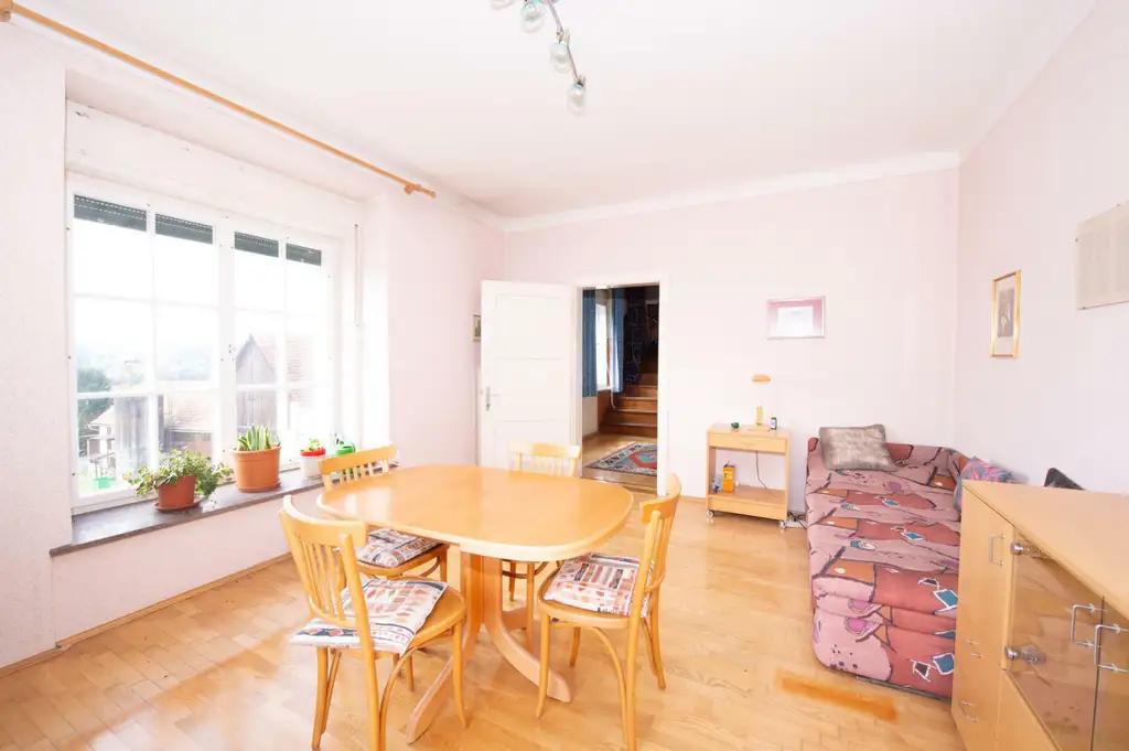 Ein Anwesen voller Möglichkeiten – großzügiges Haus mit Traumgrundstück