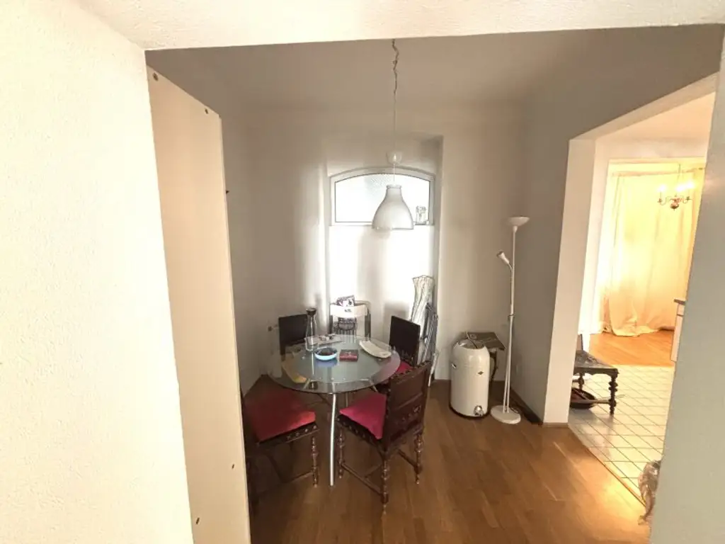 Schöne 3,5 Zimmer Altbauwohnung in zentraler Lage
