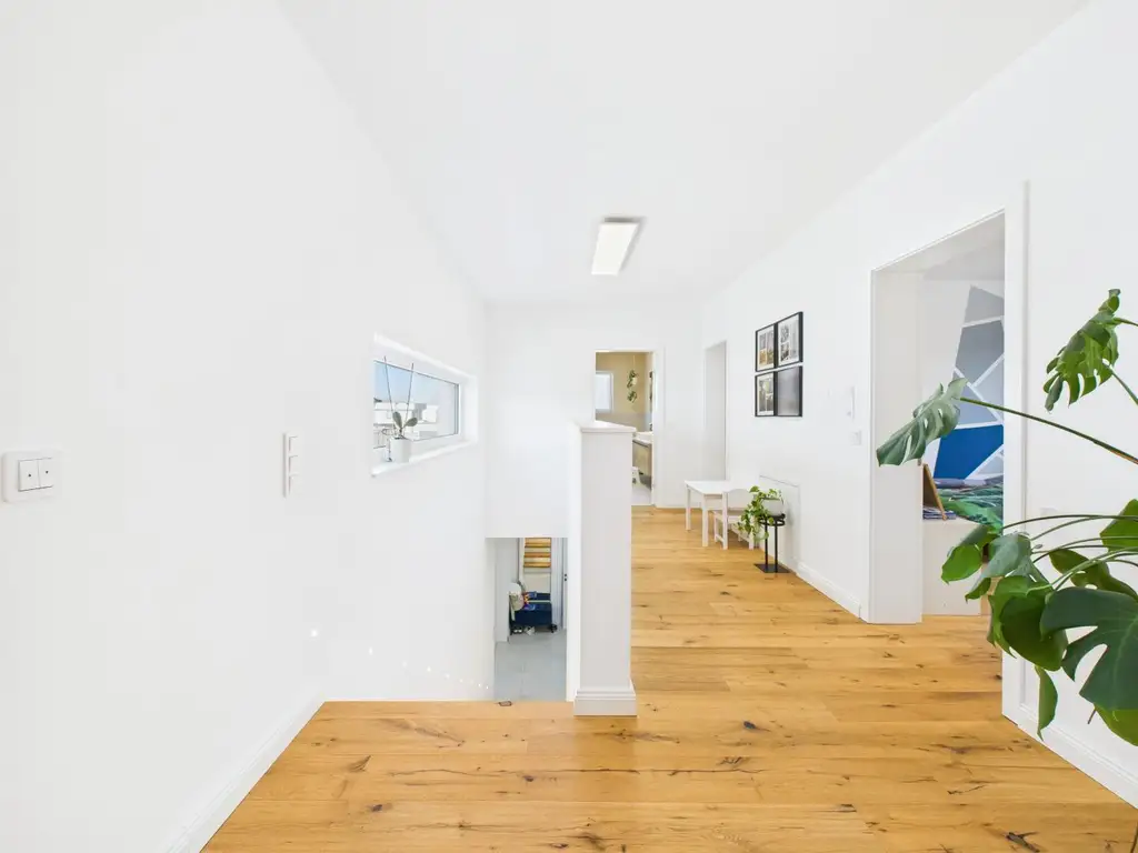 Exklusives Neubauhaus in Marchtrenk – stilvolles Wohnen mit modernster Technik & traumhaftem Garten samt Wellnessbereich