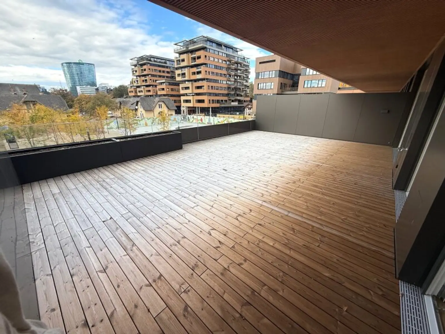 ERSTBEZUG 3 ZIMMER WOHNUNG IM "GRÜNBLICK" VIERTEL ZWEI + TRAUMTERRASSE MIT ca. 64 m² + NUTZUNG INFINITY-AUSSENPOOL, GYM & SAUNA