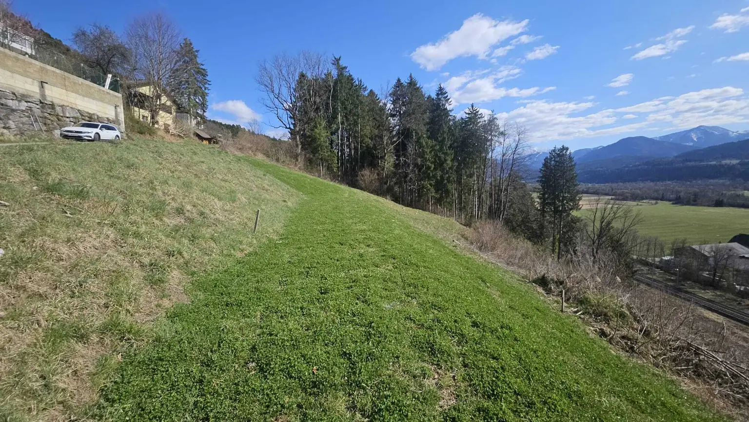 Baugrund mit traumhaftem Berg- und Fernblick!