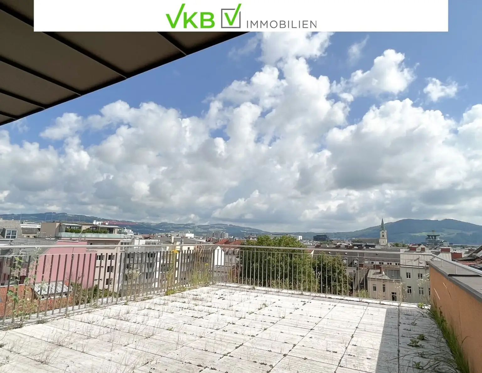 Exklusiv: Klimatisiertes Penthouse-Büro mit Dachterrasse