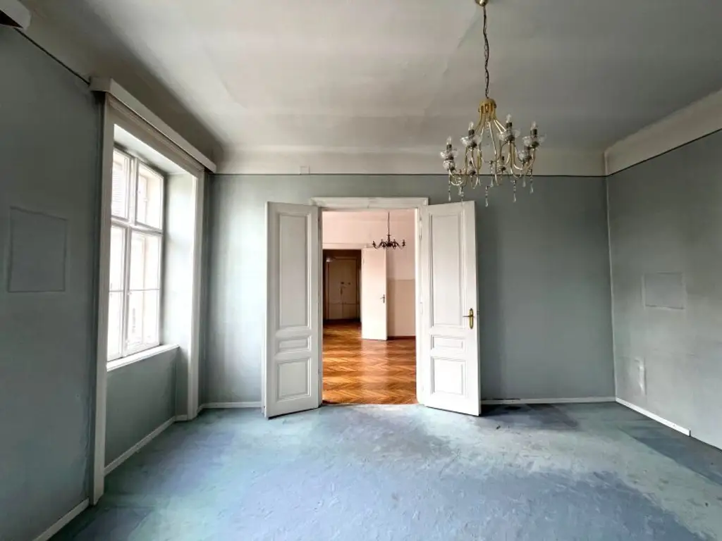 Altbau-Charme! 67 m² Wohnung beim Naschmarkt mit exklusiver Balkon-Möglichkeit in generalsaniertem Haus
