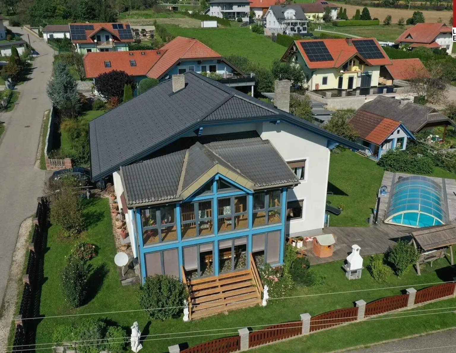 2-Familienhaus in Klagenfurt Land mit Wintergarten & Pool