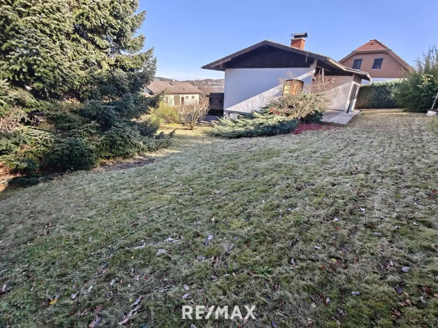 ca. 160m² NFL | Einfamilienhaus im Grünen | große Garage & Keller | Renovierungsbedarf