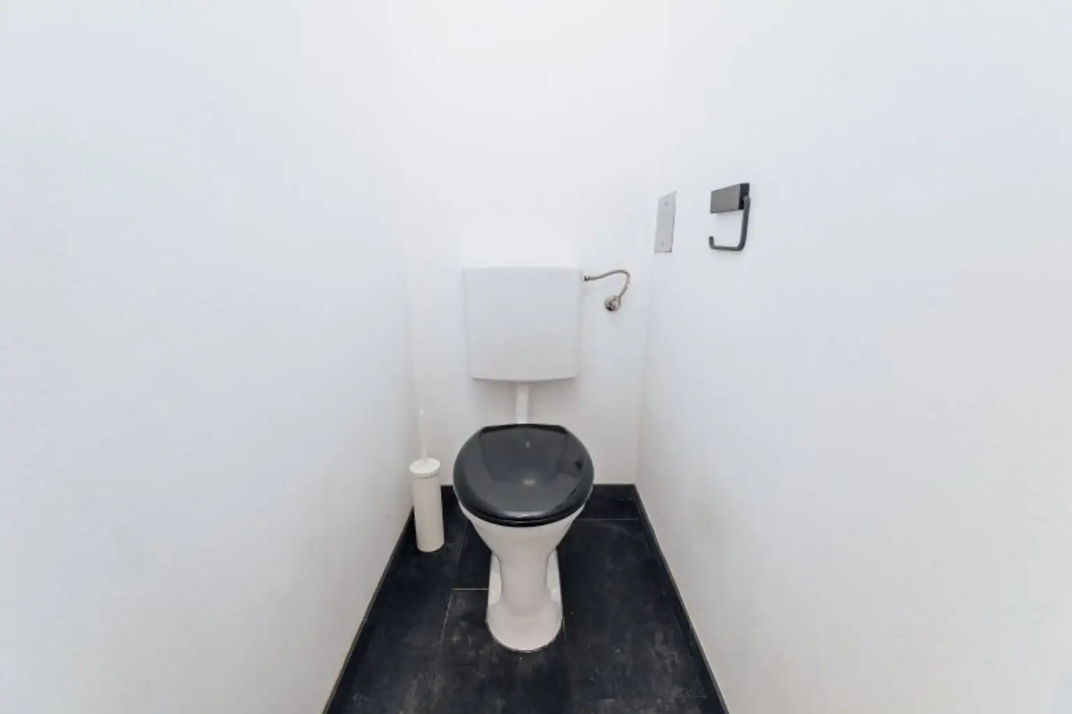 DIREKT AN DER MUR I  ABSOLUTE RUHELAGE I PROVISIONSFREI I EINBAUKÜCHE I LOGGIA I ZENTRAL I AB SOFORT I PROJEKT WOHNEN I