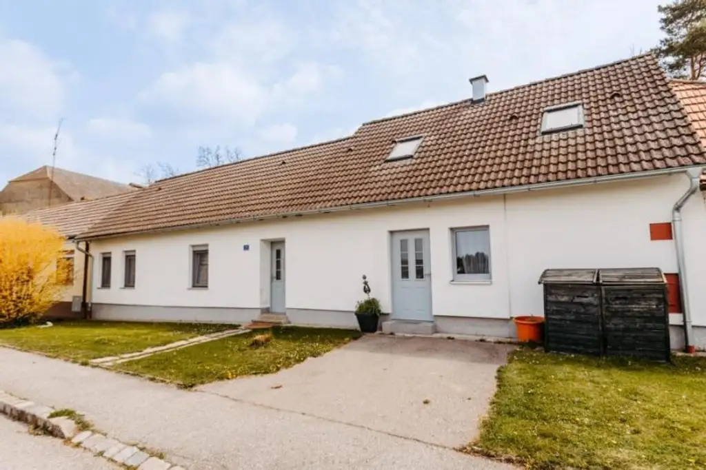 Gepflegtes, neu revitalisiertes  und liebevoll erhaltenes Landhaus. Natur, Sonne, Ruhe,  Seelenheil.