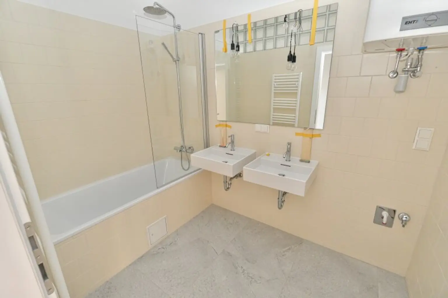 AKH Nähe! UNBEFRISTET generalsaniert 4 getrennt begehbare Zimmer