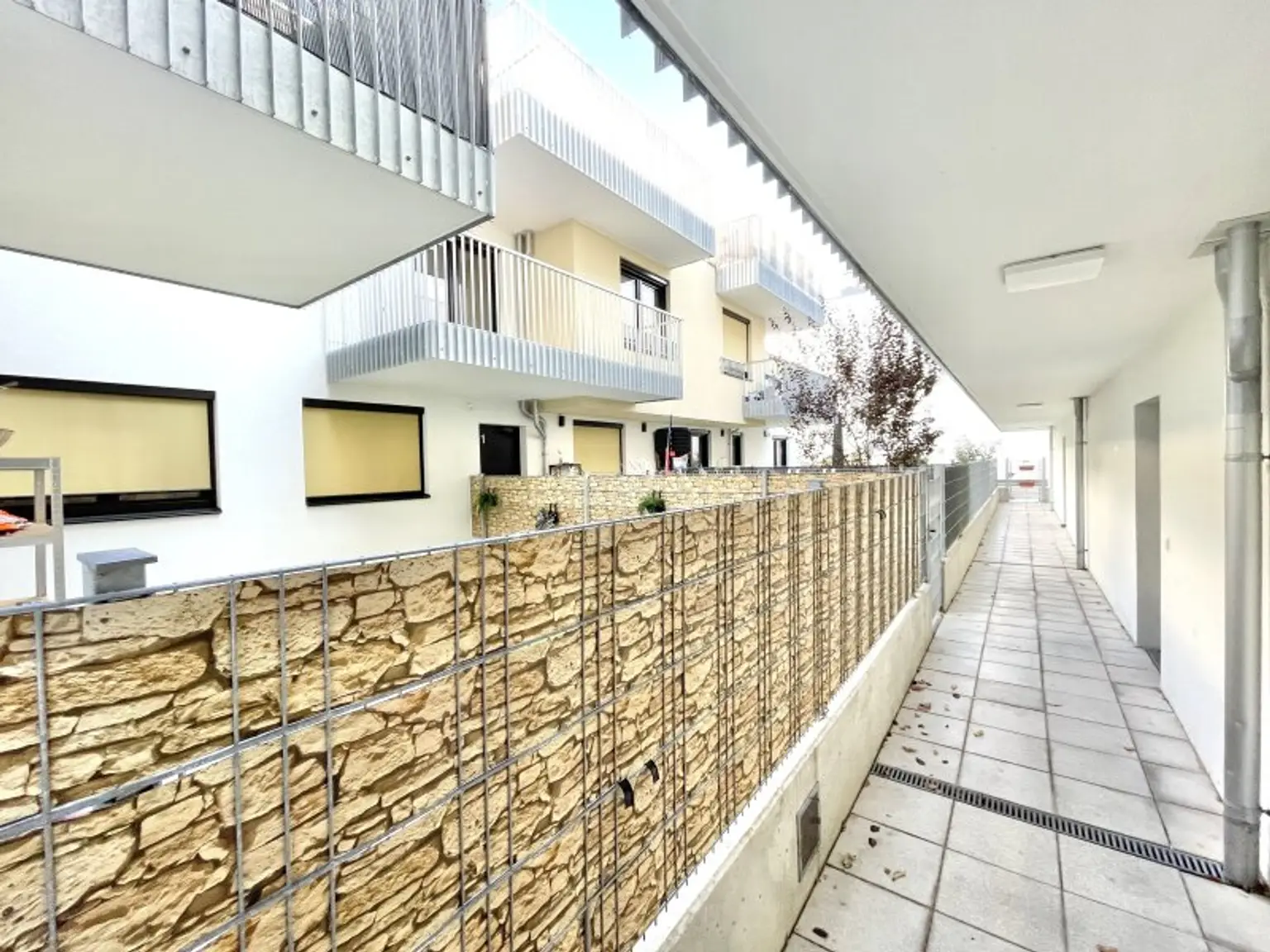 *Goldener Hirsch – Stilvolle 2-Zimmer-Wohnung mit Terrasse & Garten in der Ziedlergasse, 23. Bezirk*