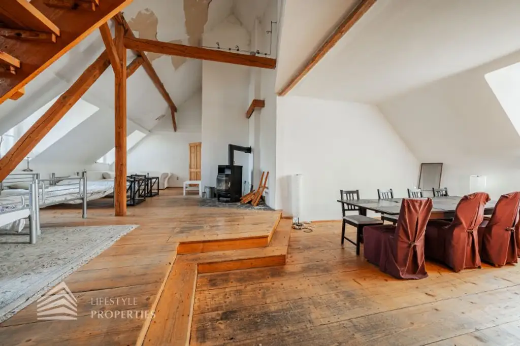 Exklusives Baugrundstück in einzigartiger Lage mit Einreichplanung!