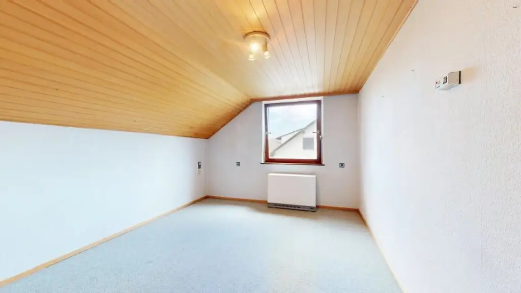 Bemerkenswertes Einfamilienhaus mit viel Entwicklungsmöglichkeit | Pool | Sauna | großer Garten