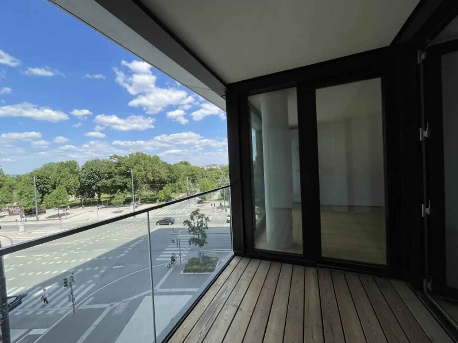 UNBEFRISTETE 2-Zimmer Neubauwohnung mit Freifläche + Extras im Haus