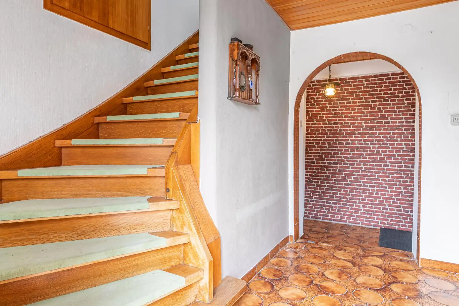 Einfamilienhaus mit Nebengebäuden und großem Grundstück Nähe Enns