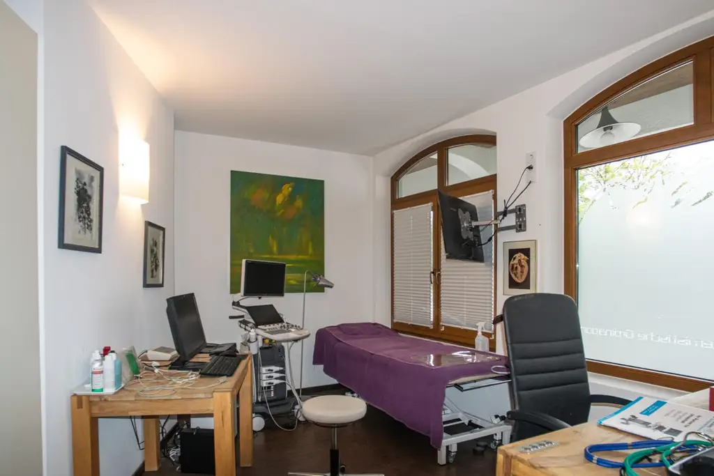 Provisionsfrei! Bezugsfertige Arztpraxis direkt im Dorfzentrum in Toplage