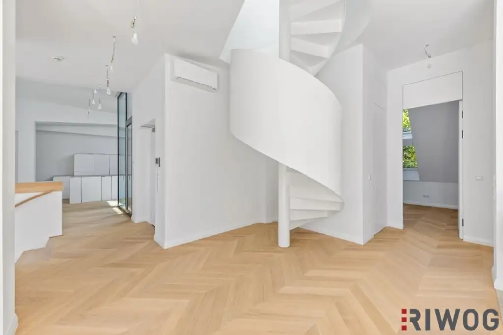 3,7m Raumhöhe im DG, Garage mit 2 Stellplätze, Atrium, Aufzug in die Wohnung und 360° Dachterrasse