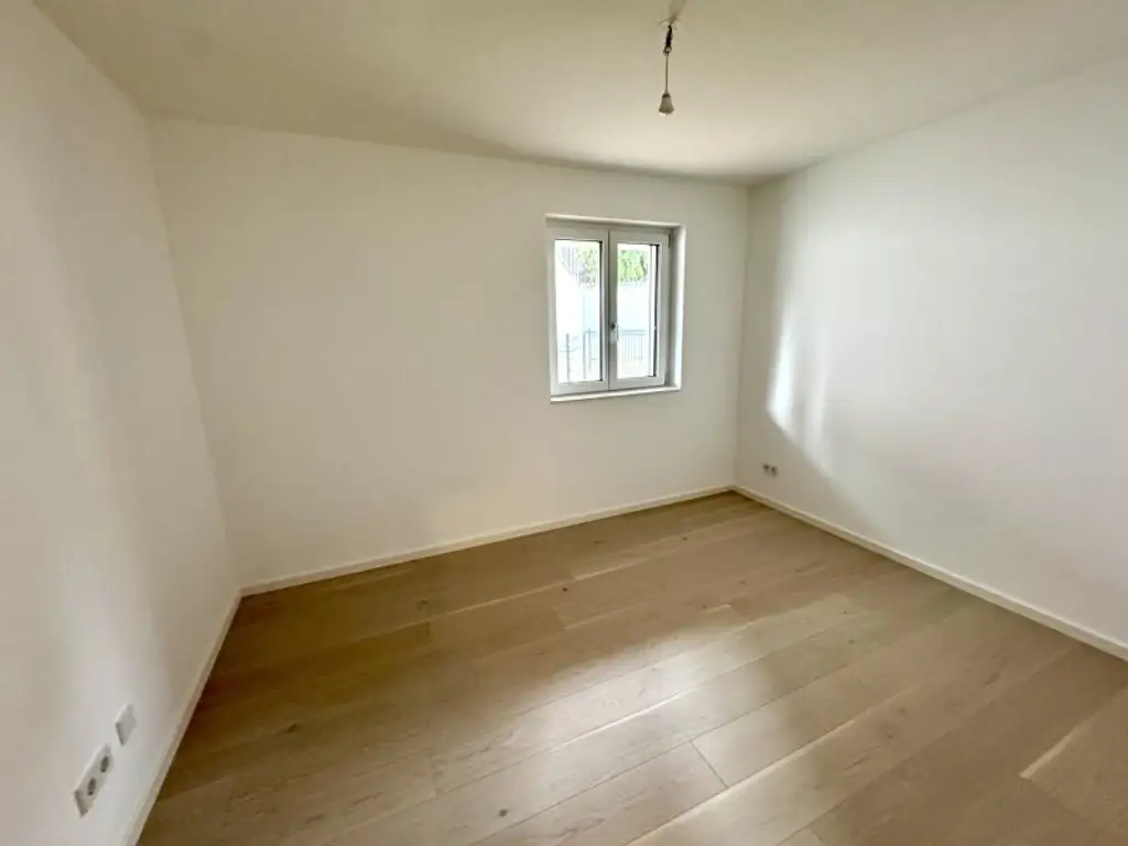 EIGENGRUND NÄHE ALTE DONAU – FREIFLÄCHEN - LUFTWÄRMEPUMPE – KELLER – GARAGE – U-BAHN!