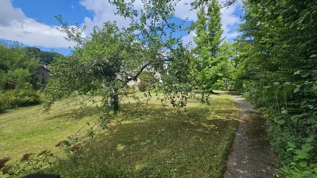 **Villa mit Türmchen in bester Lage  ** 2 Wohneinheiten ** parkähnlicher Garten **2 Parzellen **