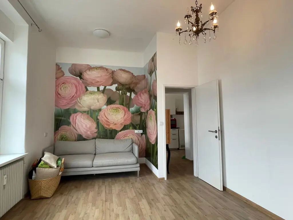 Wohnung mit Balkon und Abstellplatz, an der Hauptstrasse, 2 Zimmer + Küche