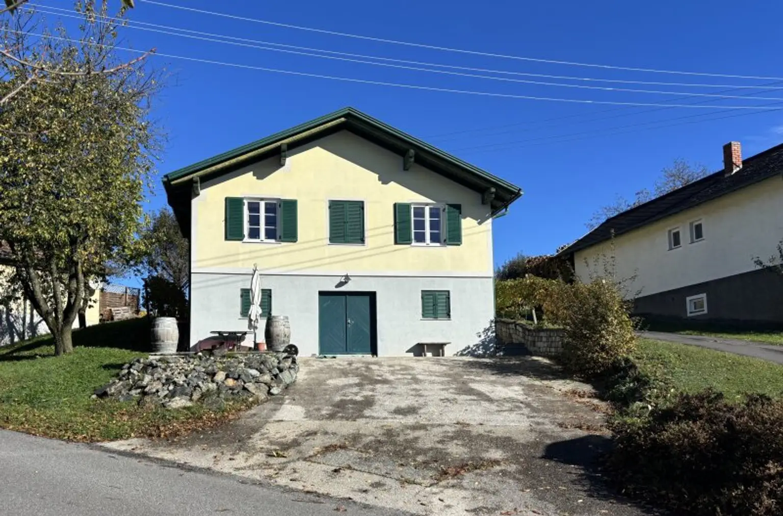 ** LEGENDE IN DER WEINIDYLLE ** D. Ehrensdorf !! Gepflegtes Haus mit ca. 245 m2 Nfl. in gediegener Ortsrandlage - Hauptwohnsitz möglich !!