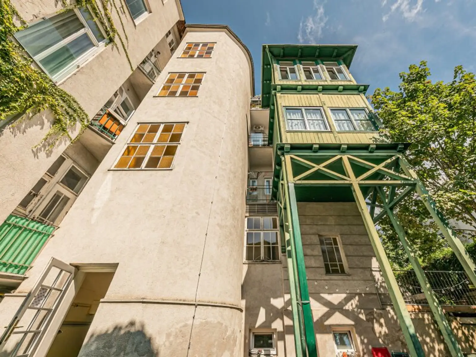 Stilvolle Familienwohnung am Fuß des Küniglbergs - 4 Zimmer getrennt begehbar - Balkon, Klima, Gartennutzung