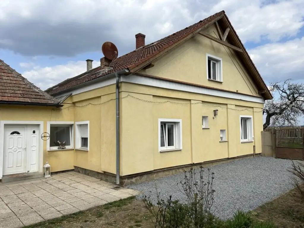 +++ Charmantes Landhaus mit großem Grundstück – in Szakony (Ungarn) +++
