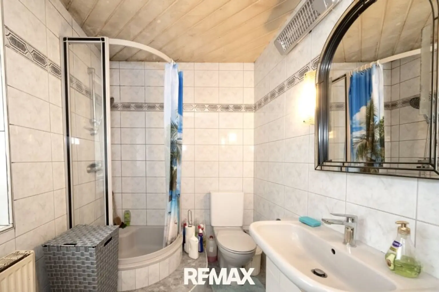 Badezimmer (EG)