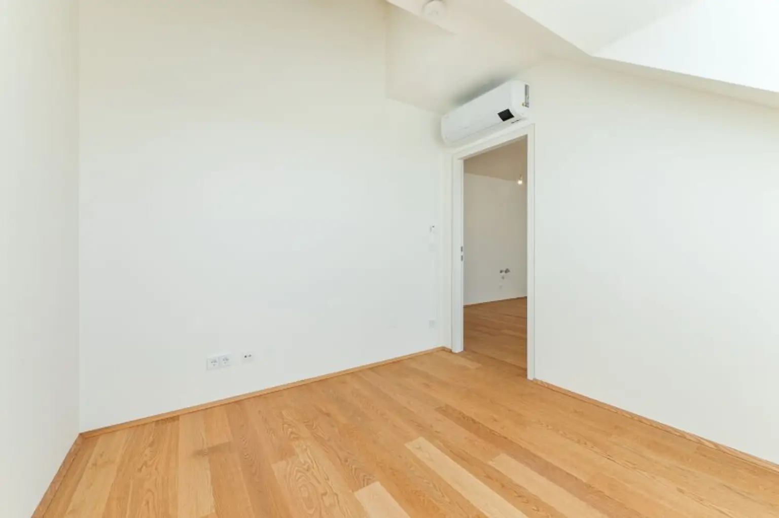 3-Zimmer-Maisonette mit Dachterrasse nahe Rochusmarkt zu vermieten!