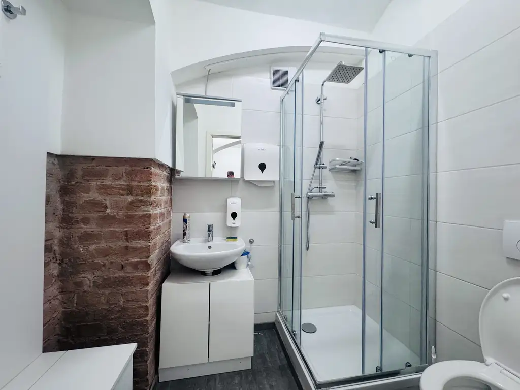 MODERNES SOUTERRAIN/ATELIER MIT VIELSEITIGEM NUTZUNGSPOTENZIAL