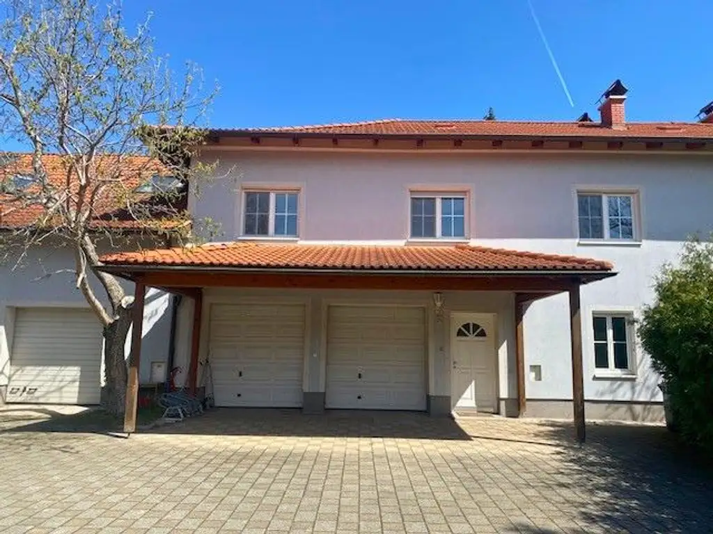 Mehrfamilienhaus in Wiener Neustadt- viel Platz für Generationen!