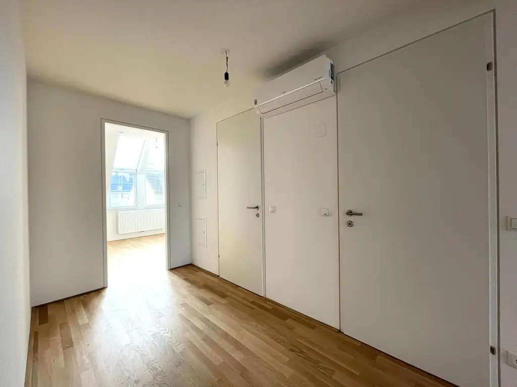 Klimatisierte Neubauwohnung mit hofseitigem Balkon im Dachgeschoss!!!