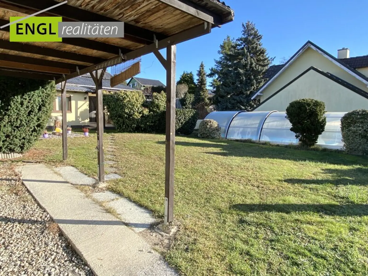 "Jetzt die Badesaison genießen"  Pachtgrund mit Bungalow mit großem Garten und Pool in der Feriensiedlung beim Badeteich Steinbrunn