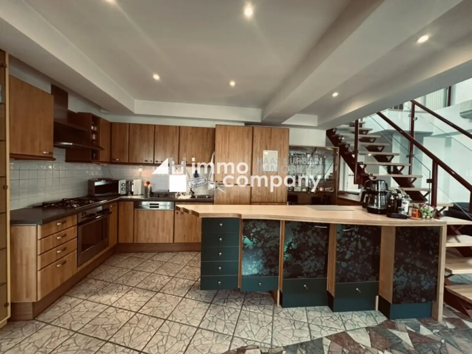 Dachgeschosswohnung in 1040 Wien – modern, geräumig, mit Balkon!