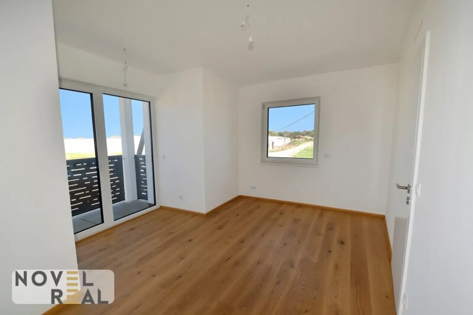 SCHLÜSSELFERTIGES ECKREIHENHAUS - 136 m² - ZIEGELMASSIV - AUF EIGENGRUND - UNVERBAUTER FERNBLICK