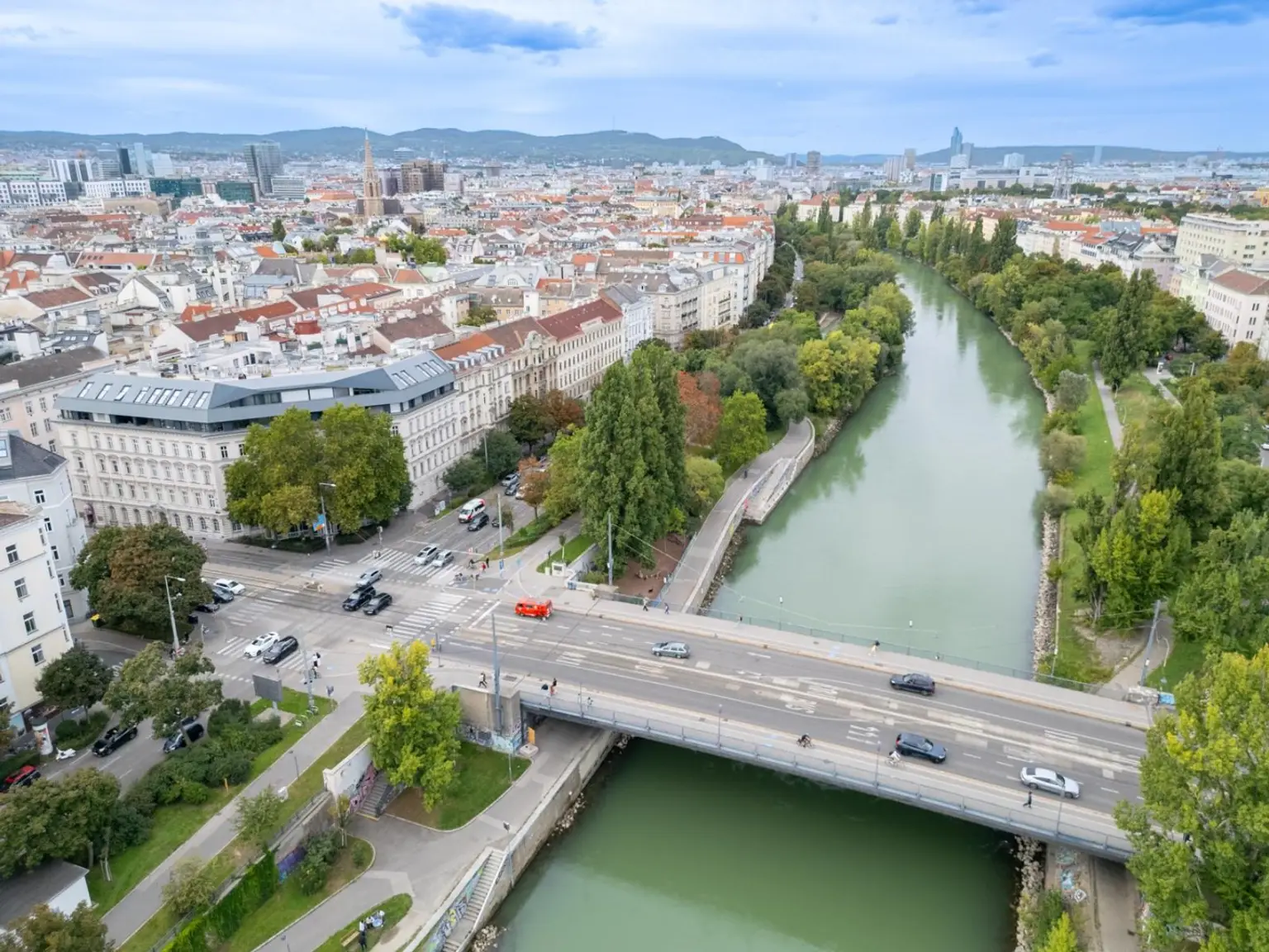 "Exklusives Wohnerlebnis im stilvollen Dachgeschoss mit Donaublick und mehr...."