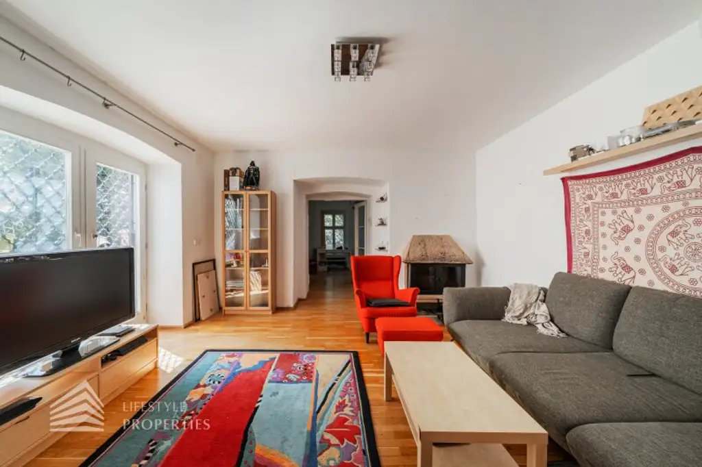Luxuriöser 14- Zimmer Wohntraum mit Dachterrasse und Pool, Nähe Wilhelminenschloss