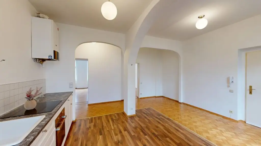 Lage Lage Lage - 99 m² Wohnung mit Potenzial & 4 Zimmern Nähe Kutschkermarkt